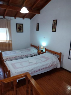 Traditional House with Loft -Michalis' House in Kouramades-